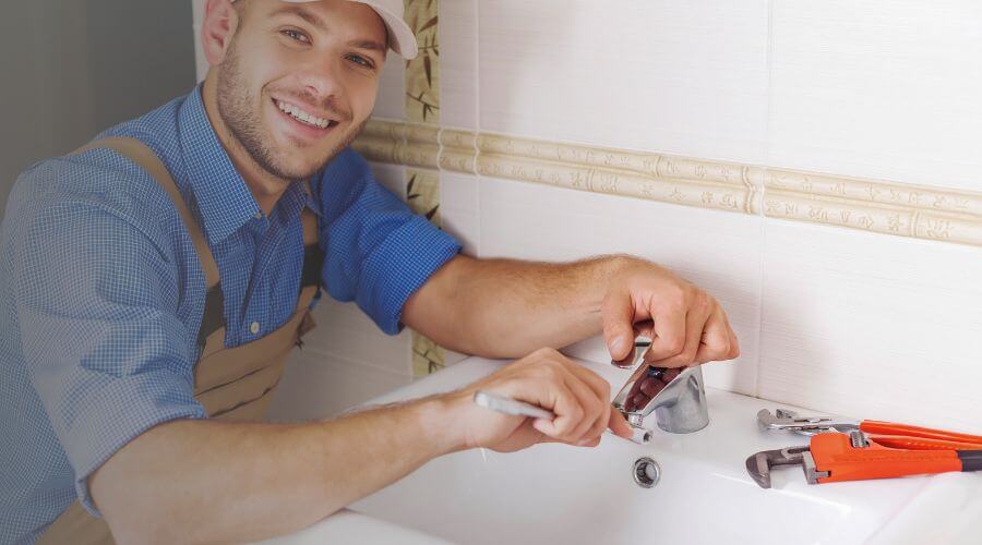 Handle or spout repair in Wantagh, NY